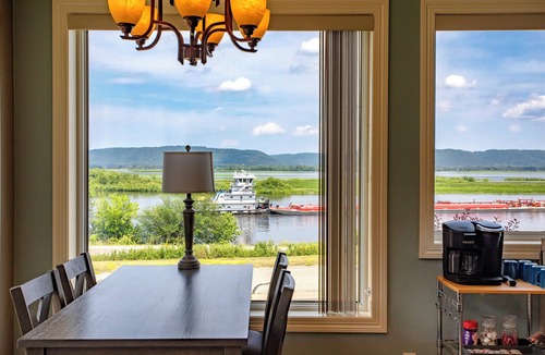 Minneiska House | Big River Escape Grandview Manse