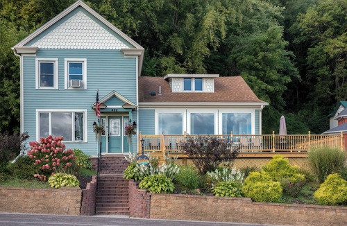 Minneiska House | Big River Escape Grandview Manse
