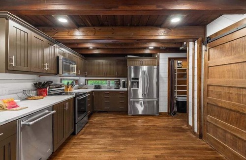 McCaysville Cabin | Big River Family Retreat - Luxury Creekside Getaway | Outdoor Kitchen & Pavillion | Screened in Porch
