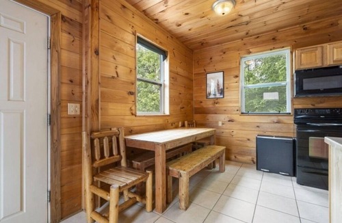 Galena Cabin | Big Riverfront Cabin #5 on the James! Sleeps 12, #5 of 5 Cabins