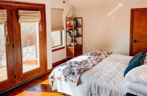 Medicine Park Cabin | Big Rock Cabin,Mountain View, lots of parking