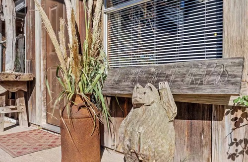 Gholson Cabin | Big Rocks on the Brazos River Retreat