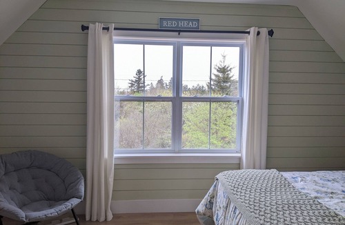 Lakeside Cottage | Big Sea Beach House.. 3 bedroom cottage in an oceanside subdivision