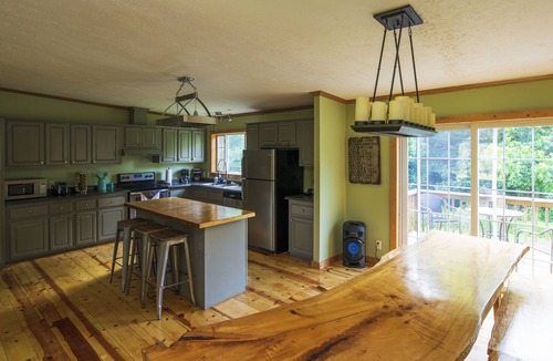 Alto Pass Cabin | Big Sky Cabin! Hot Tub! Fire Pit! Pool Table! Large Deck! Wine Trailn