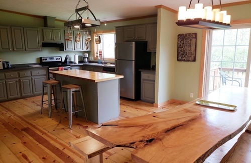 Alto Pass Cabin | Big Sky Cabin! ! On the Wine Trail! Fire Pit! Pool Table! Large Deck!n