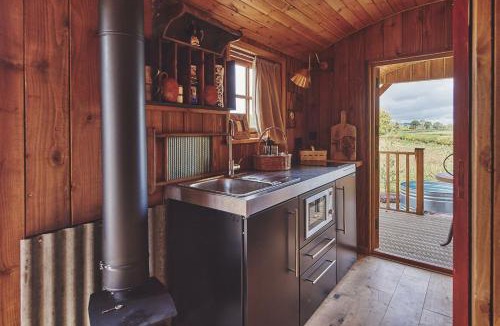 Pembridge House | Big Sky Hideaway