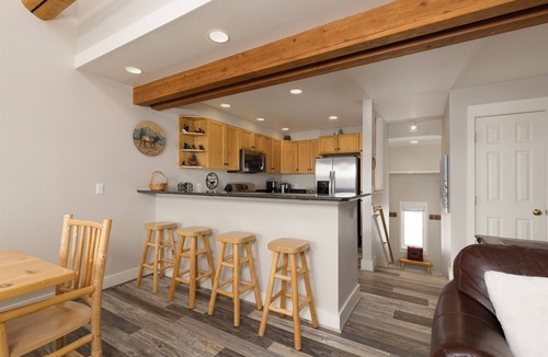 Saddle Ridge House | Big Sky Luxury 2BR w/2 King Suites - Hot Tub - Mtn Views - New Bathrooms