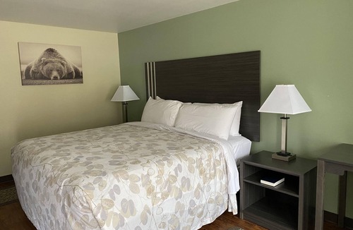 Superior Hotel | Big Sky Motel