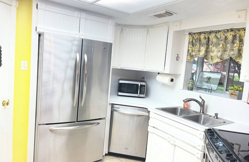 Trinity House | Big spacious home, 6 kayaks, firepit, fishing, boat space, next to Goat Island.
