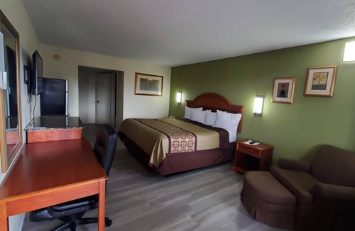 Madisonville Hotel | Big Spring Inn