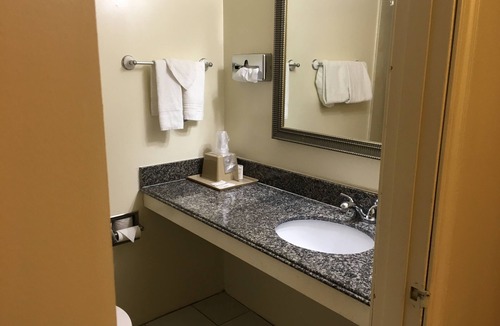 Madisonville Hotel | Big Spring Inn