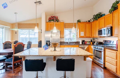 West Sacramento House | Big Stay Favorite, Backyard Workspace & Sleep 18