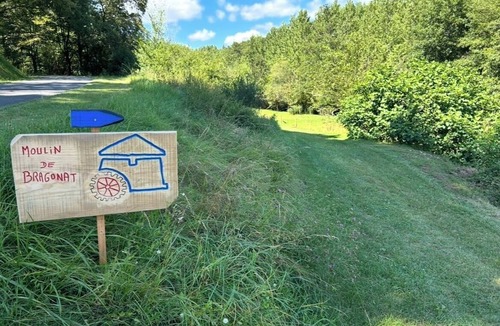 Saint-Cernin-de-lHerm Cabin | Big tent in a green setting!