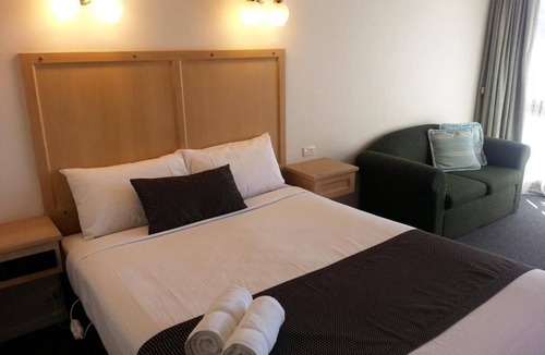 Shepparton South Hotel | Big Valley Lakeside Paradise Motor Inn