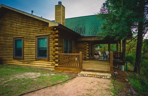 La Grange Cabin | Big View! Log cabin on the River