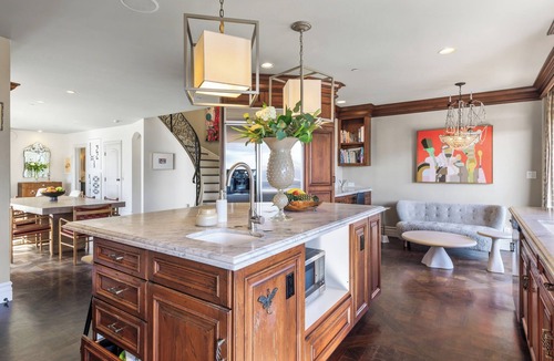 The Strand House | BIG VIEWS,ELEGANT,STEPS TO SAND AND TOWN