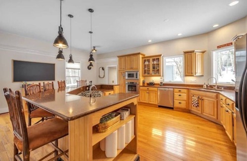 New London House | BigBear Lodge: Mt. Sunapee/Hot tub/Firepit