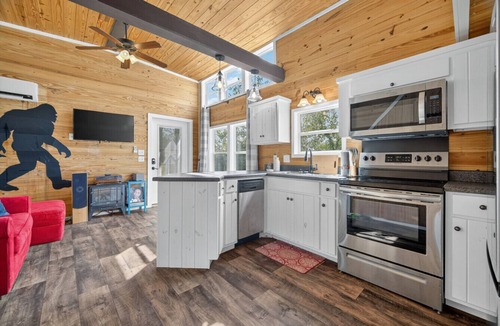 Fayetteville House | Bigfoot Basecamp in Hamestring Hollow