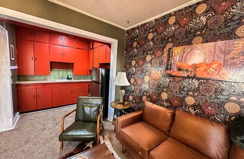 Russell Apartment | Bigfoot Bungalow-Downtown Russell 1BD/1BA/Balcony/Grill-2PP