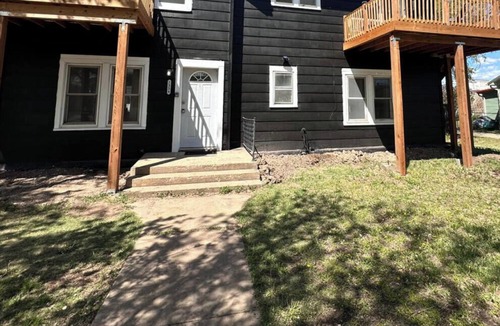 Russell Apartment | Bigfoot Bungalow-Downtown Russell 1BD/1BA/Balcony/Grill-2PP