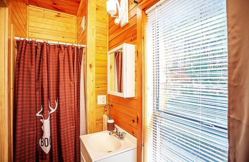 Benton Hotel | Bigfoot Lodge Room Four