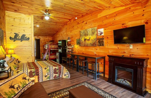 Benton Hotel | Bigfoot Lodge Room Three
