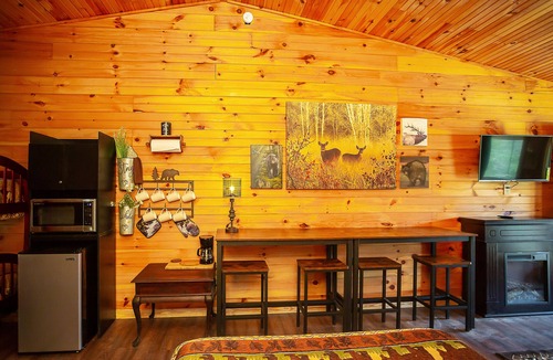 Benton Hotel | Bigfoot Lodge Room Three