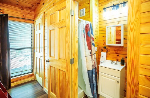 Benton Cabin | Bigfoot Lodge Room Two