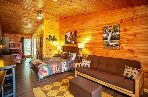 Benton Cabin | Bigfoot Lodge Room Two