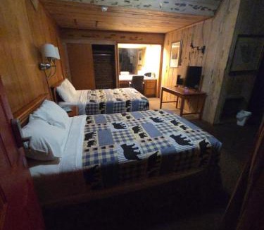 Willow Creek Hotel | Bigfoot Motel