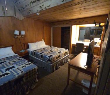 Willow Creek Hotel | Bigfoot Motel