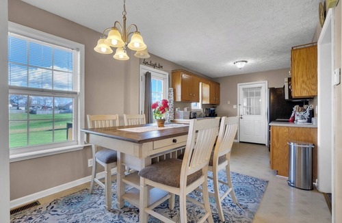 Oak Grove House | Bigger & Better 3BR Home for 8 | Mid-Term | King