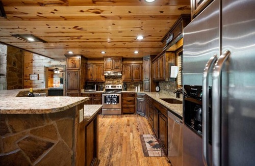 Broken Bow Apartment | Bigger IS Better! Spacious 5 BR Hideaway