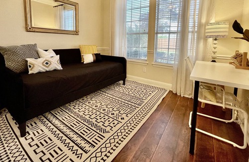 Garland House | BIGgroup, King Beds, BoardGames, 3 Mins to Mall, Natatorium, Near Highways