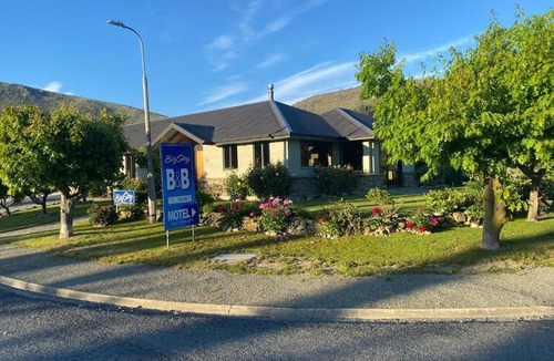Omarama Hotel | BigSky Bed and Breakfast