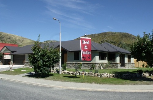 Omarama Hotel | BigSky Bed and Breakfast