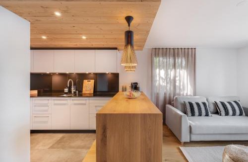 Leissigen Apartment | Bijou Lake Side Sauna - Panorama-Terrasse, Sauna und Seeblick
