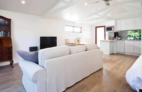 Freshwater Villa | Bijoux Beach Villa -