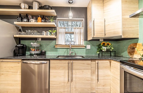 Bella Vista Cottage | Bike, Hike & Lake @Bleu- Little Sugar- Pet friendly, 2BR 2.5 Bath house