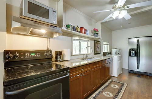 Cleveland Cottage | Bike & Hike On-Site: Inviting Cleveland Retreat!