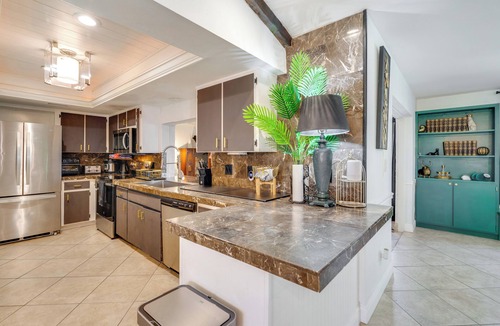 Caloosahatchee Cottage | Bike to Dtwn: Home w/Hot Tub & BBQ in Cape Coral