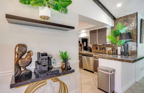 Caloosahatchee Cottage | Bike to Dtwn: Home w/Hot Tub & BBQ in Cape Coral