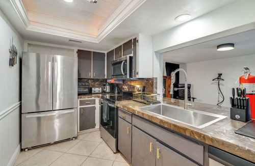 Caloosahatchee Cottage | Bike to Dtwn: Home w/Hot Tub & BBQ in Cape Coral