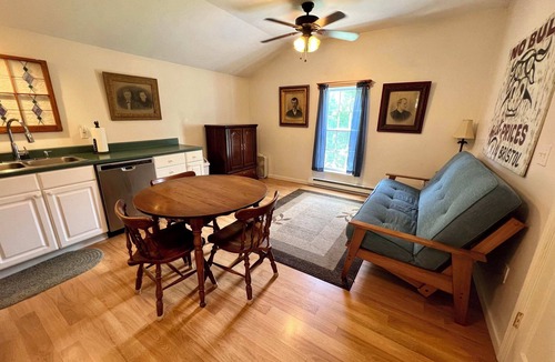 Damascus Apartment | Bikers' Loft on the Creeper Trail