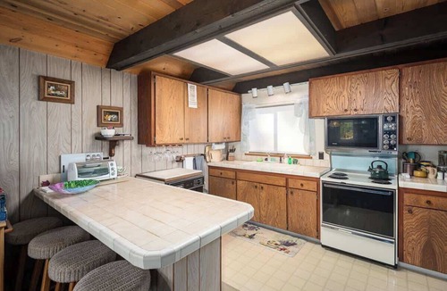 Tahoma Cabin | Bikes + Kayak Avail! Authentic Cabin in Friendly West Shore - "Mirthwood Den"
