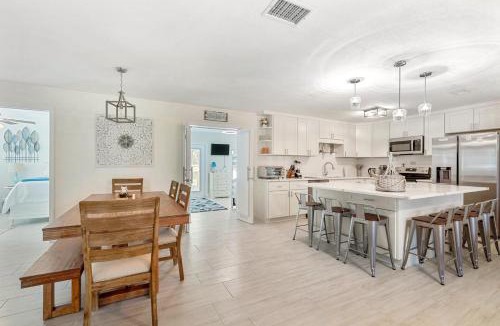 Lecanto House | Bikes, Yard and Fire Pit at Upscale Lecanto Home!