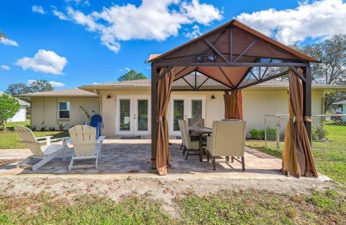 Lecanto House | Bikes, Yard and Fire Pit at Upscale Lecanto Home!
