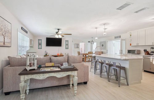 Lecanto Cottage | Bikes, Yard & Fire Pit at Upscale Lecanto Home!