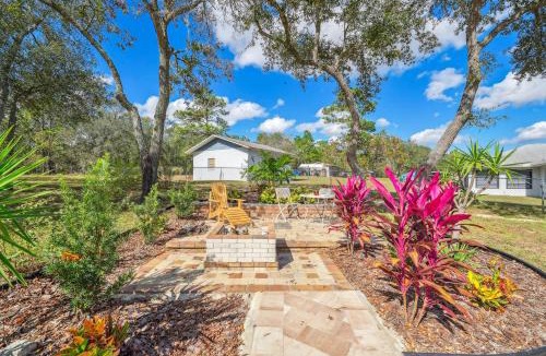 Lecanto House | Bikes, Yard & Fire Pit at Upscale Lecanto Home!