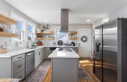 Sans Souci House | BikeslParkPasslPizzaOvenlSnoConelYouTubeTVlEV